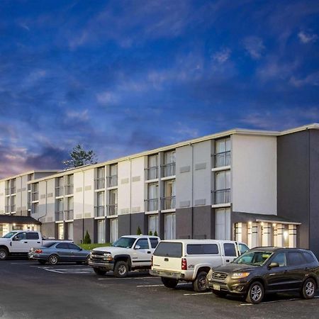 Wingate By Wyndham Bloomington Hotell Exteriör bild