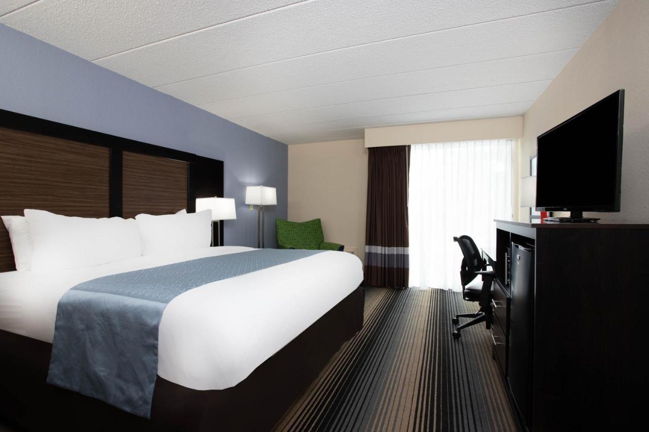 Wingate By Wyndham Bloomington Hotell Exteriör bild