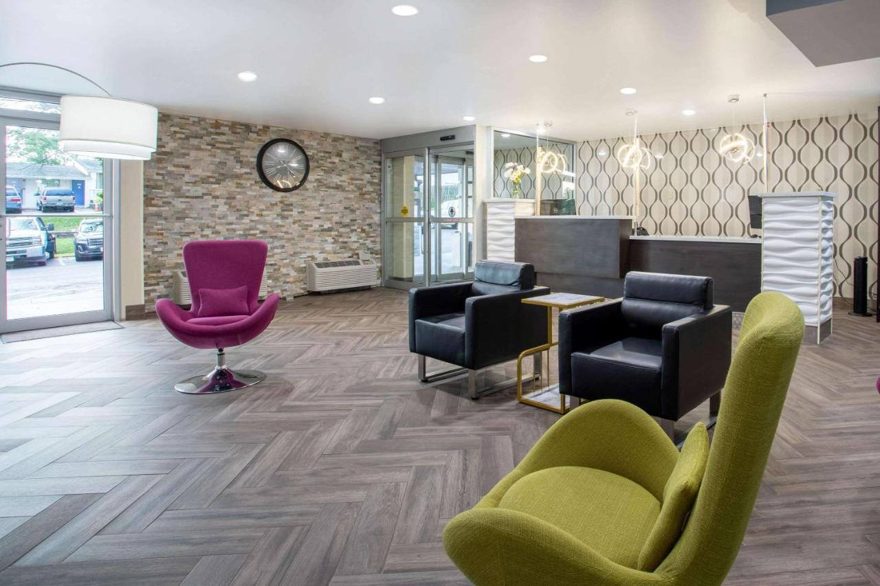 Wingate By Wyndham Bloomington Hotell Exteriör bild