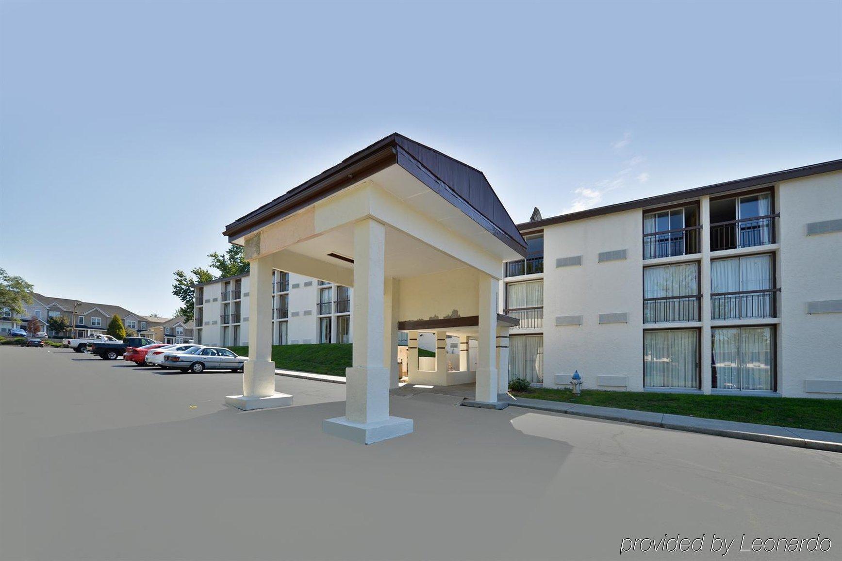 Wingate By Wyndham Bloomington Hotell Exteriör bild