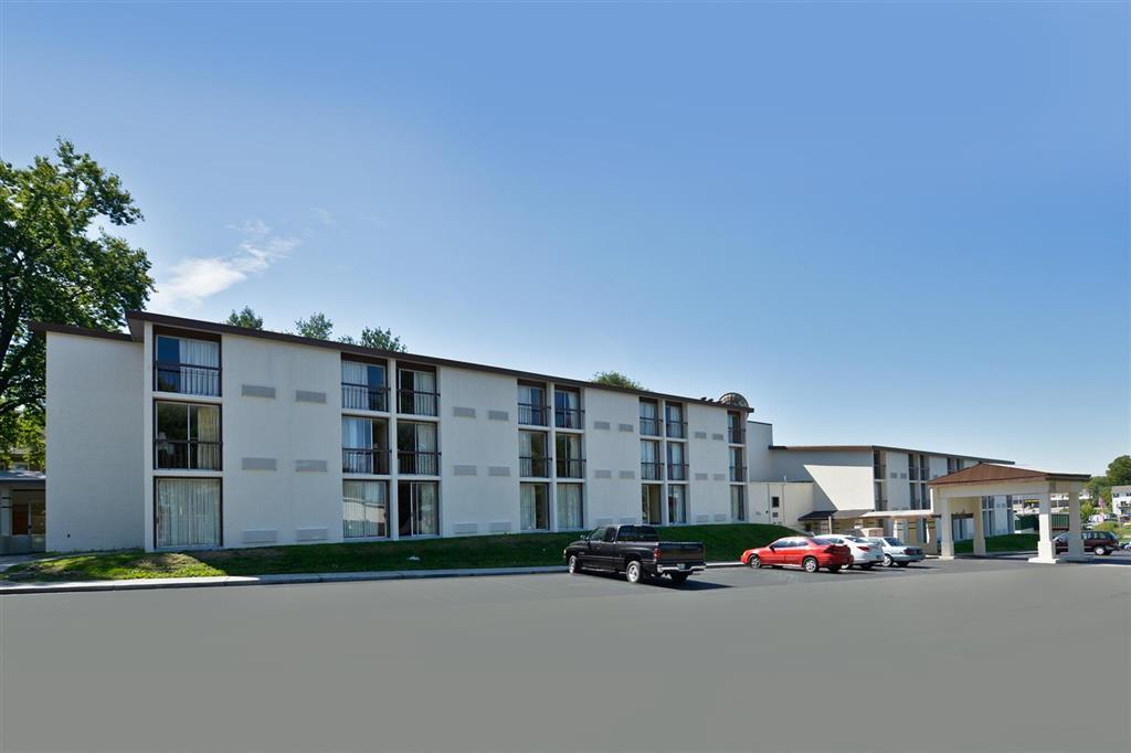 Wingate By Wyndham Bloomington Hotell Exteriör bild
