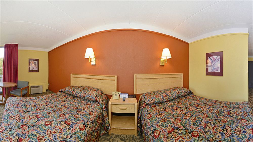 Wingate By Wyndham Bloomington Hotell Exteriör bild